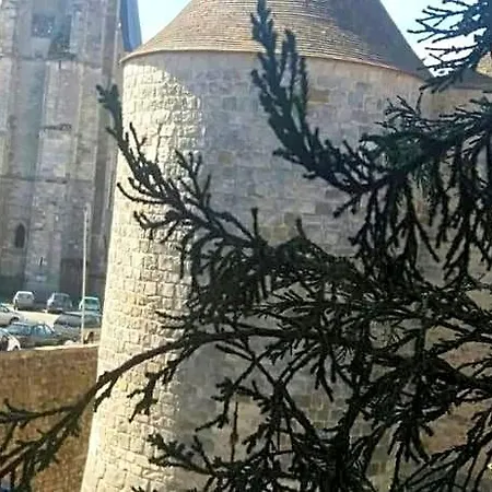 Chambre D'hotes Du Chateau Oda ve Kahvaltı Dourdan