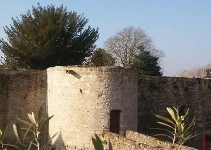 Bed & Breakfast D'hote Du Chateau Dourdan