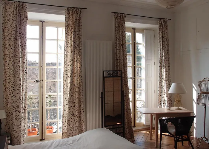 D'hote Du Chateau Bed & Breakfast